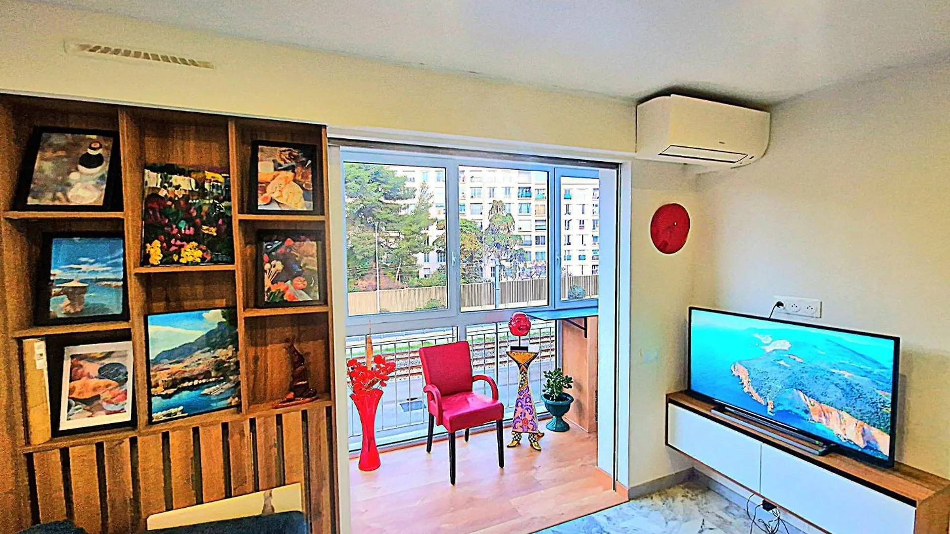 Cote D\'Azur Oasis Suites location
